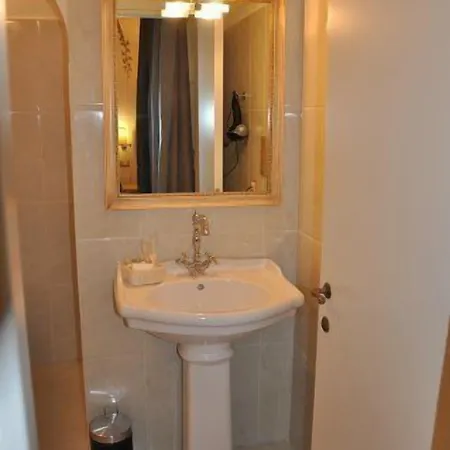 Il Mattino Ha L'oro In Bocca 3*