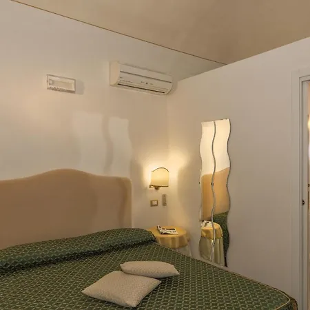 Il Mattino Ha L'oro In Bocca 3*