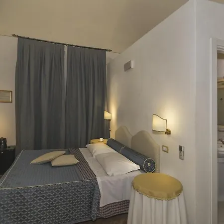 Il Mattino Ha L'oro In Bocca 3*